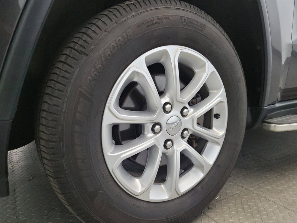 Used 2014 Jeep Grand Cherokee Laredo w/ 18" Wheel & 8.4" Radio Group image 31