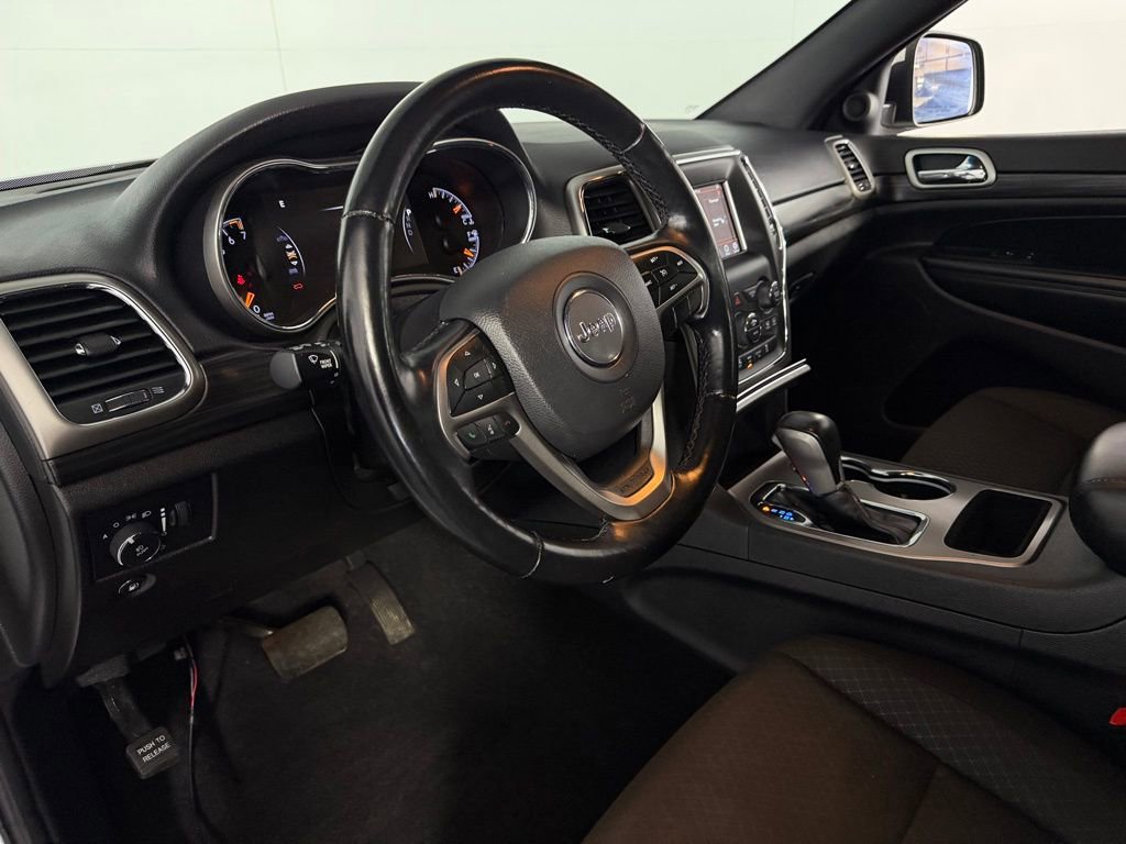 Used 2021 Jeep Grand Cherokee Laredo w/ Security & Convenience Group image 21