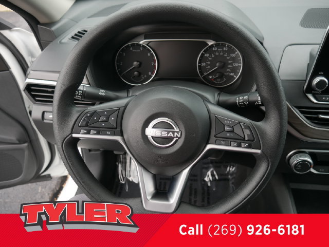 Used 2025 Nissan Altima 2.5 SV FWD image 25