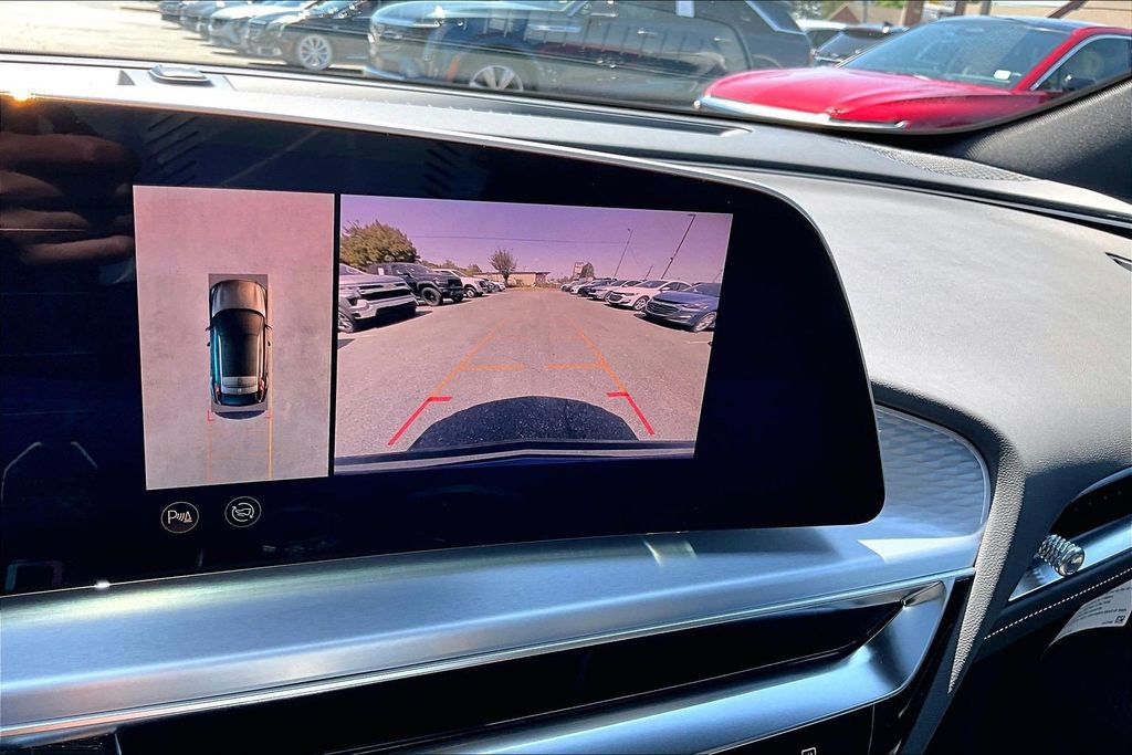 Used 2025 Cadillac Lyriq Sport image 14