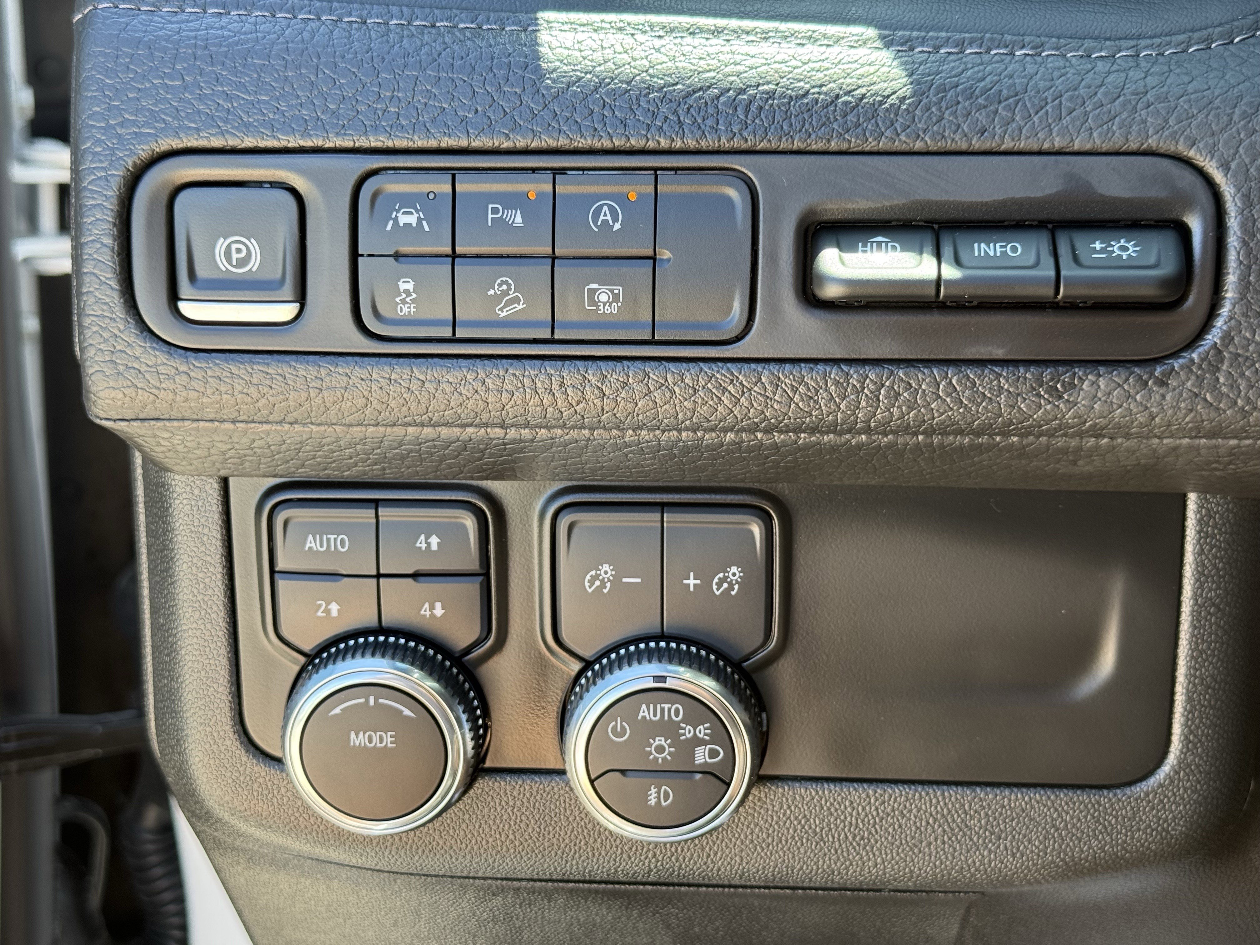 Used 2024 GMC Yukon Denali AWD/4WD image 24