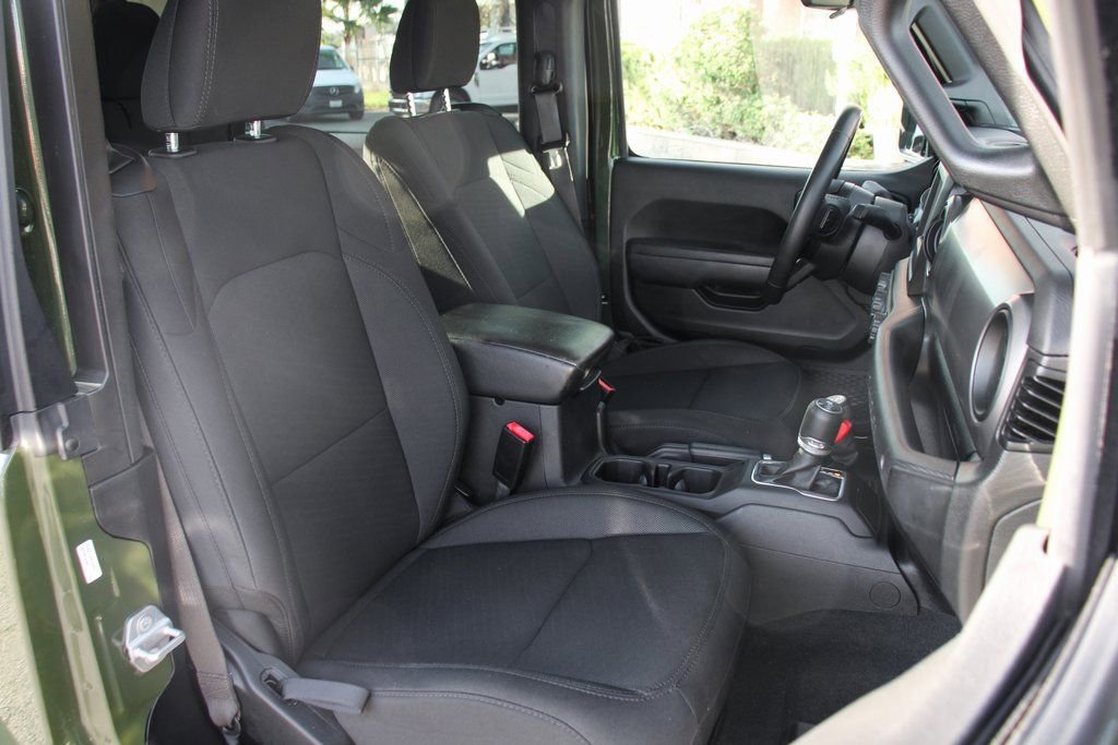 Used 2022 Jeep Wrangler Sport AWD/4WD image 31