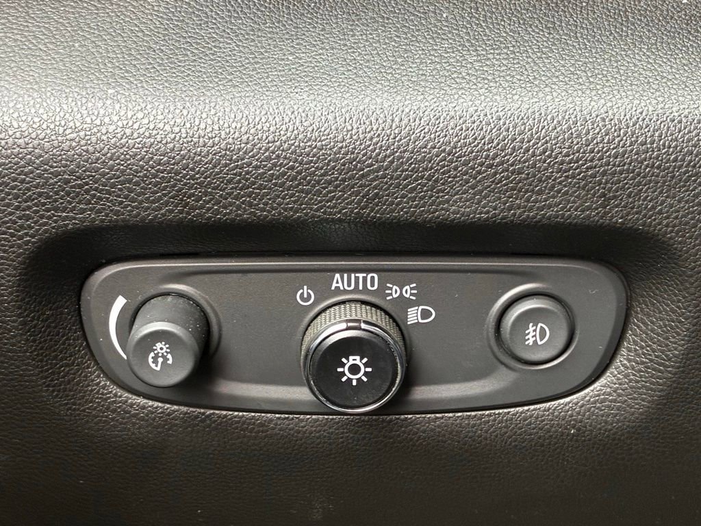 Used 2020 Chevrolet Traverse LT w/ LPO, Floor Liner Package image 20