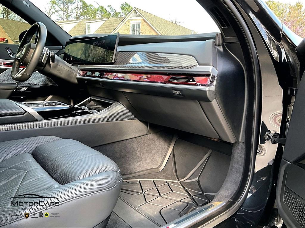 Used 2023 BMW 760i xDrive w/ Executive Package image 15