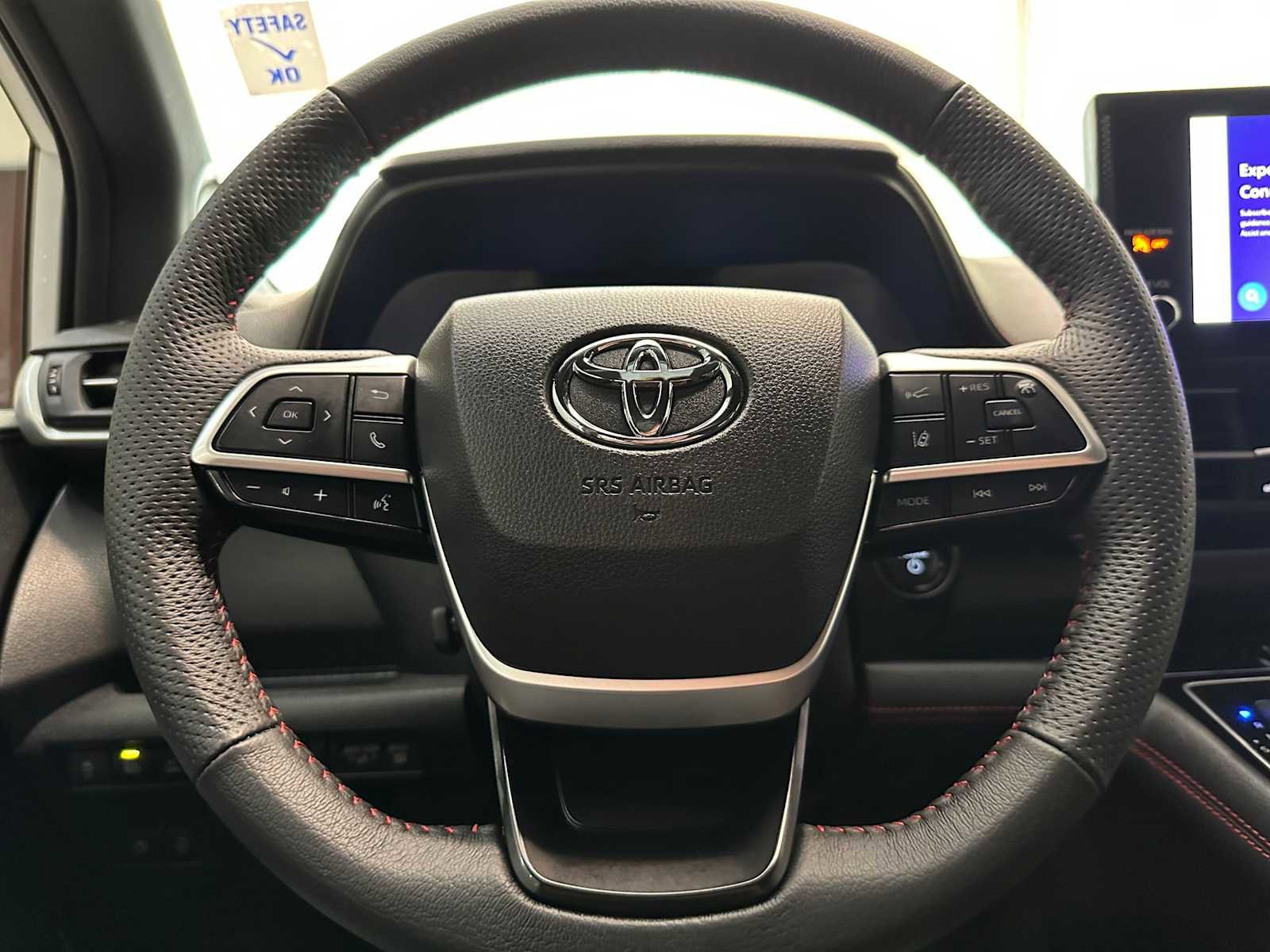 Used 2025 Toyota Sienna XSE w/ XSE Premium Package AWD/4WD image 11