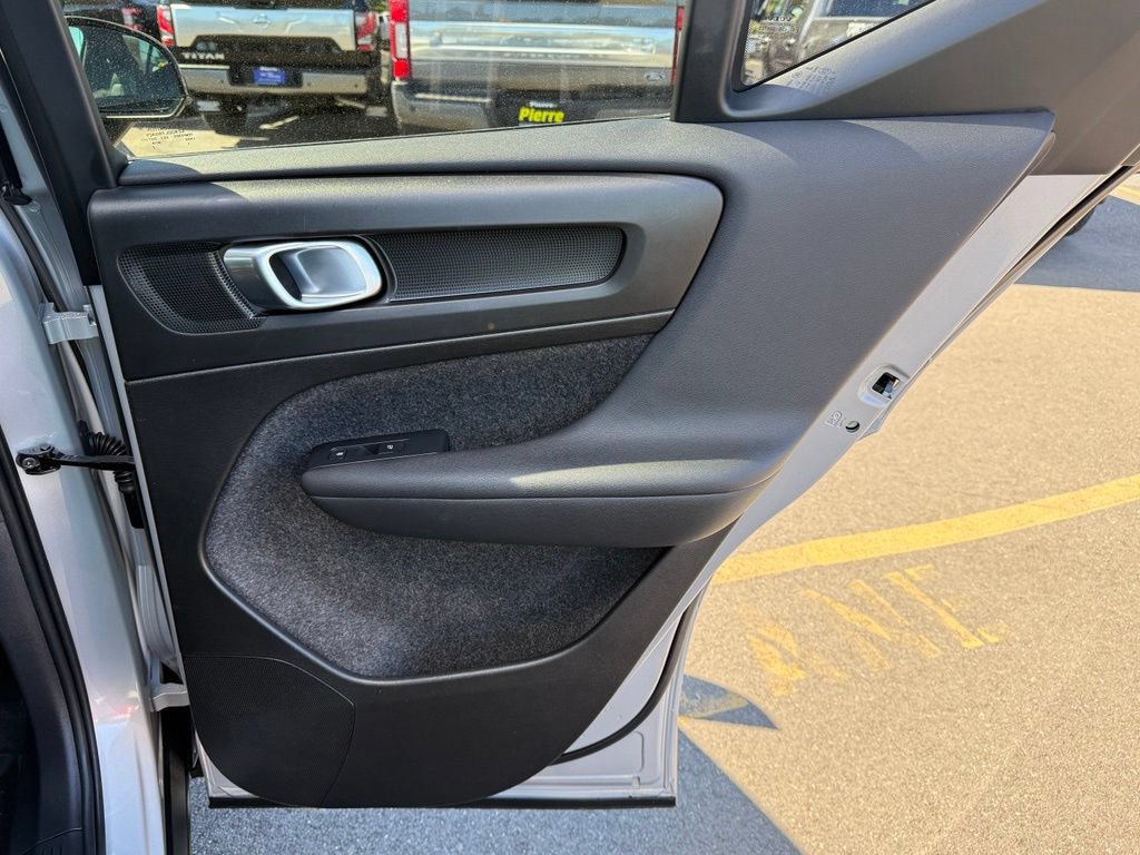 Used 2024 Volvo XC40 B5 Core AWD/4WD image 29