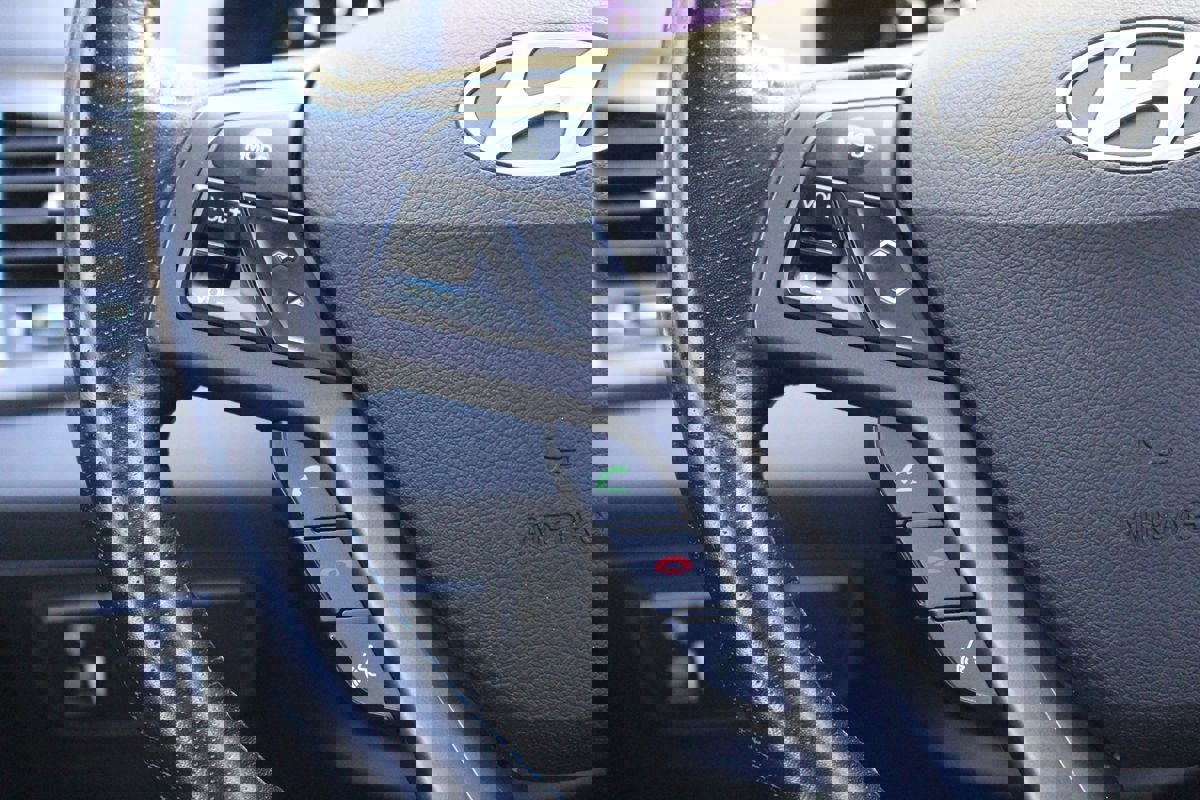 Used 2016 Hyundai Veloster Rally Edition image 22