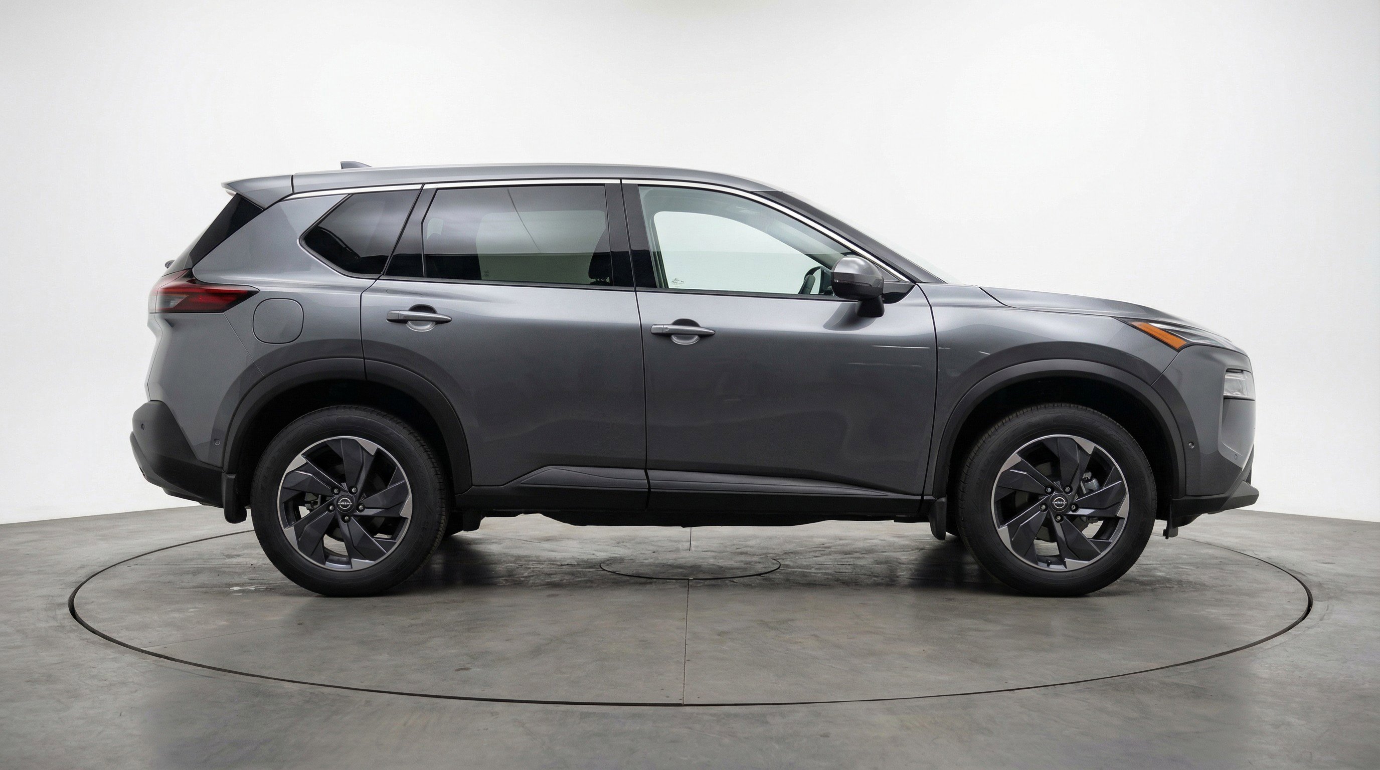 Used 2025 Nissan Rogue SV FWD image 11