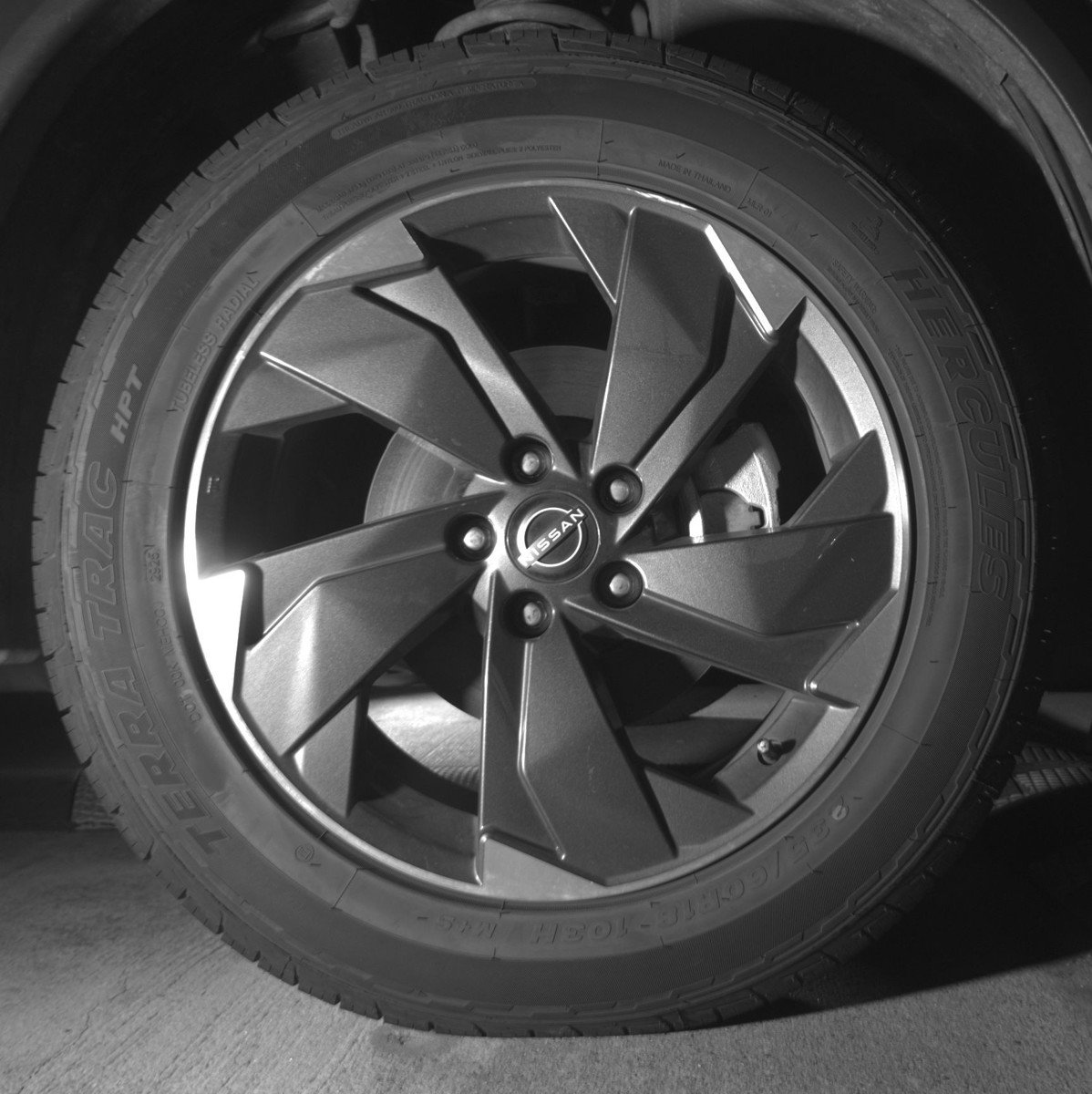 Used 2025 Nissan Rogue SV image 13