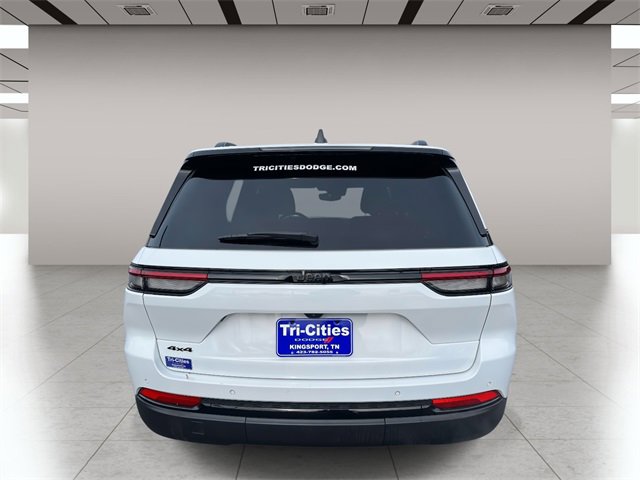 Used 2024 Jeep Grand Cherokee Altitude image 4