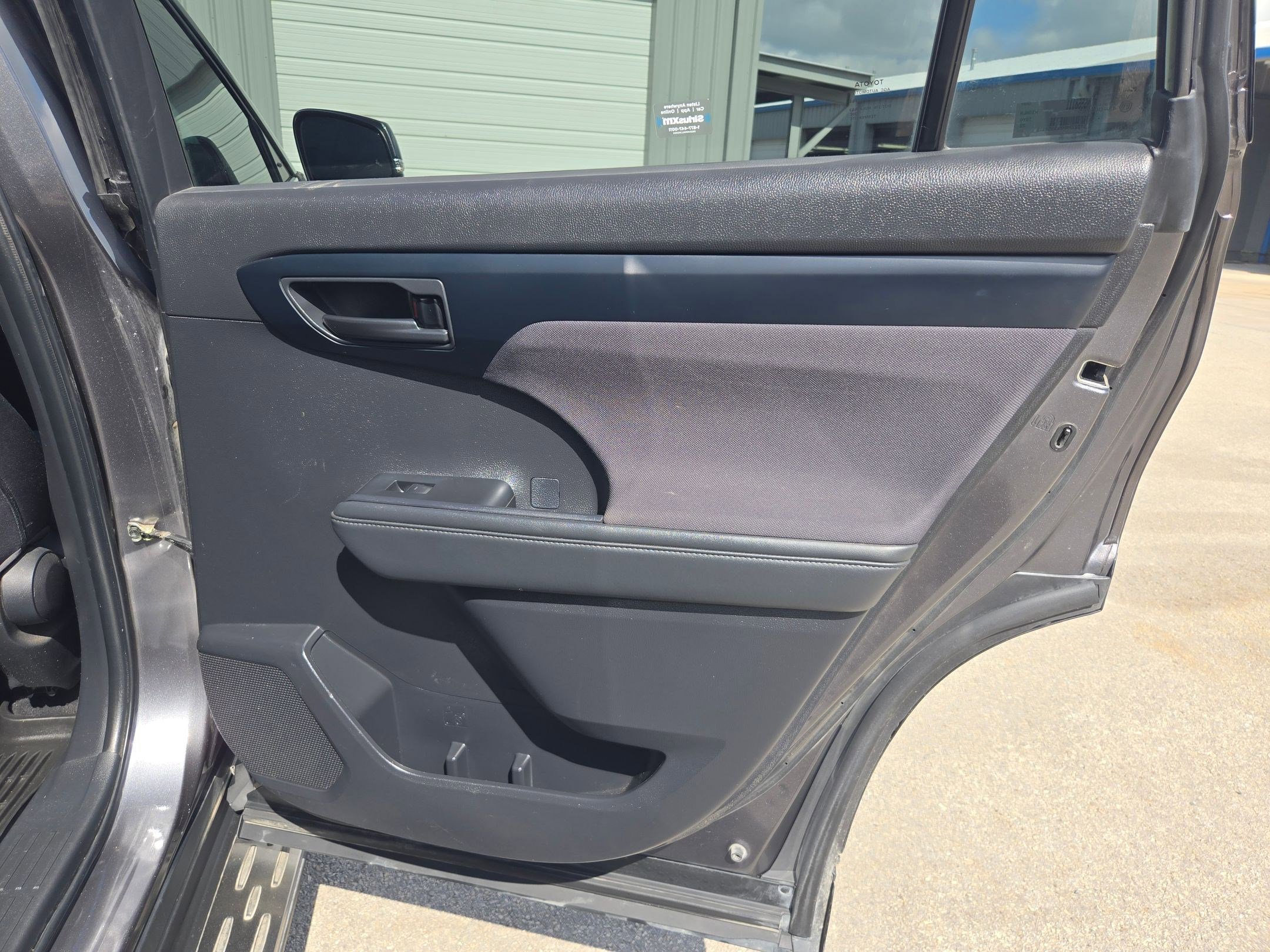 Used 2022 Toyota Highlander LE FWD image 23