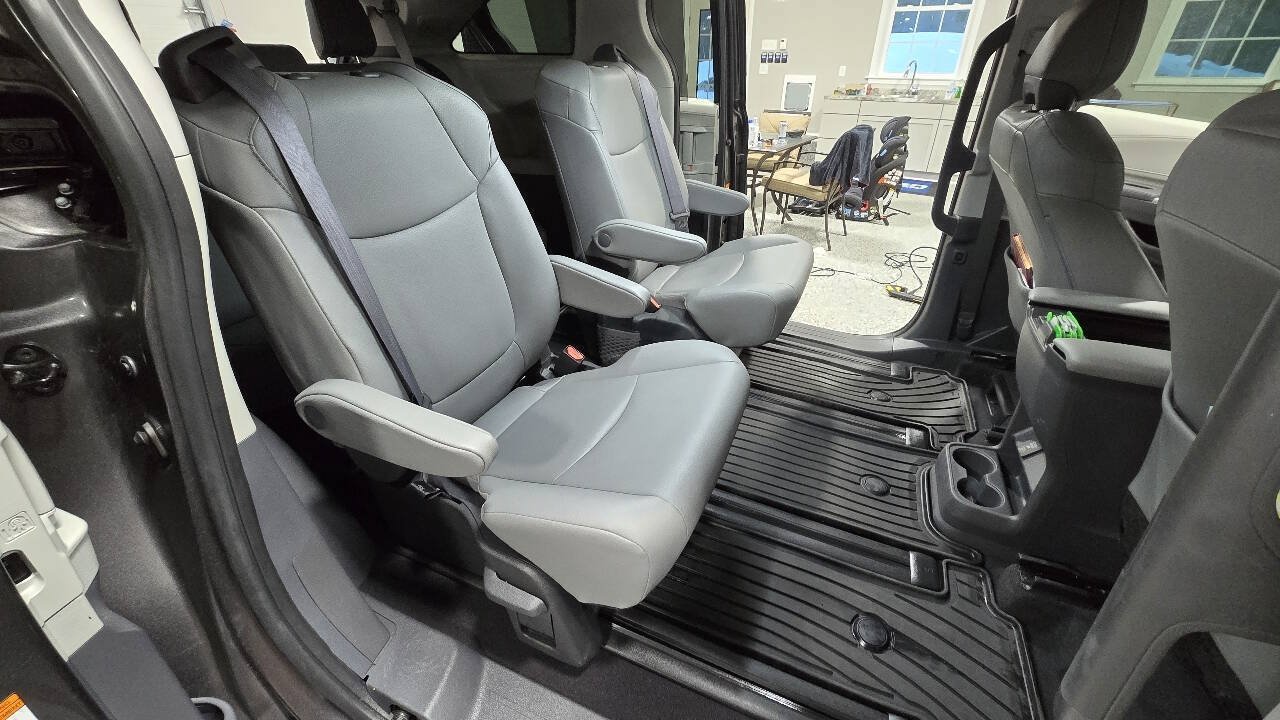 Used 2024 Toyota Sienna XLE w/ XLE Plus Package AWD/4WD image 34