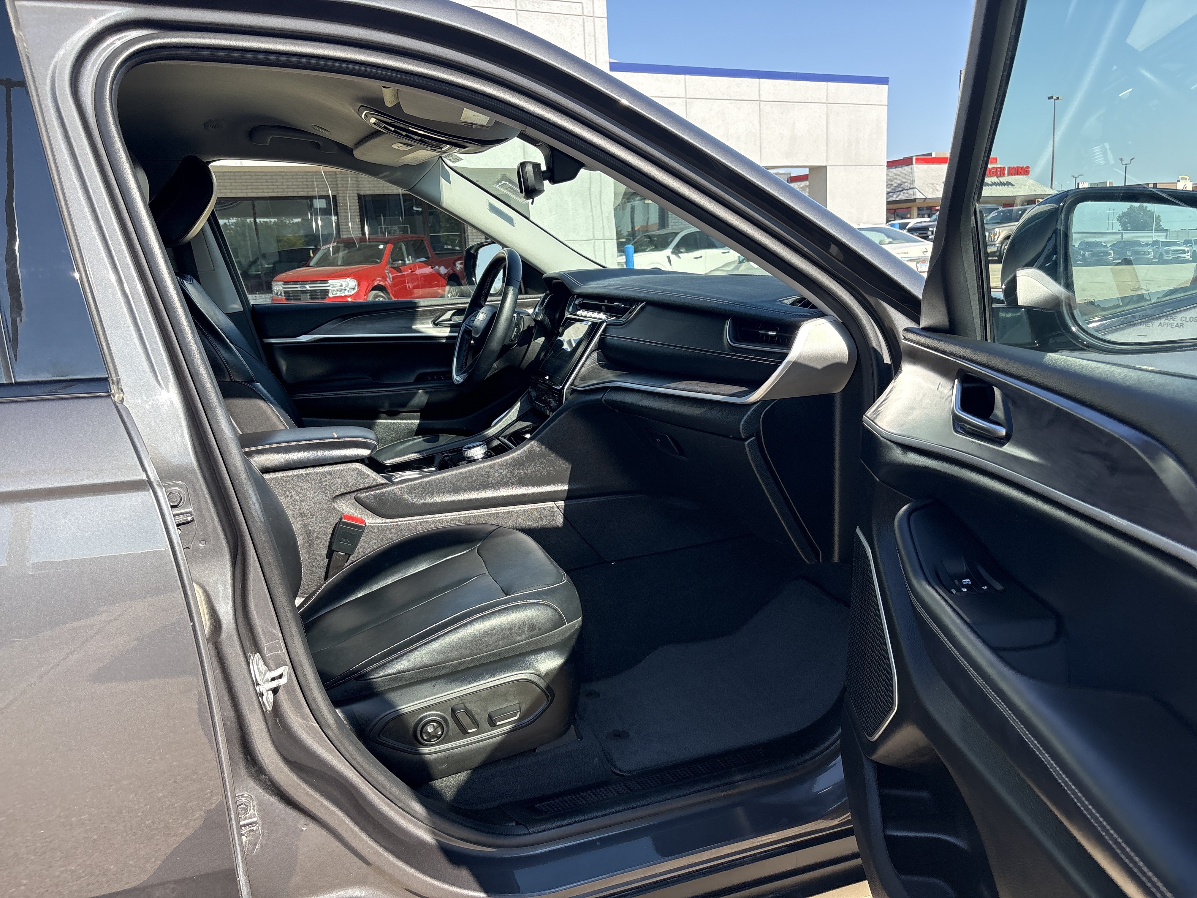 Used 2022 Jeep Grand Cherokee L Limited AWD/4WD image 11
