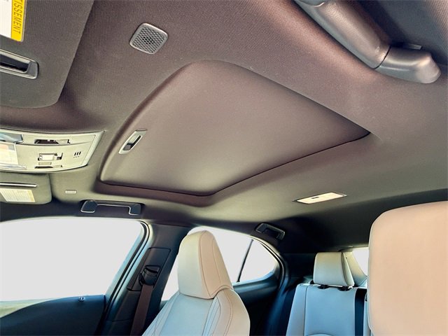 Used 2025 Lexus UX 300h FWD image 27