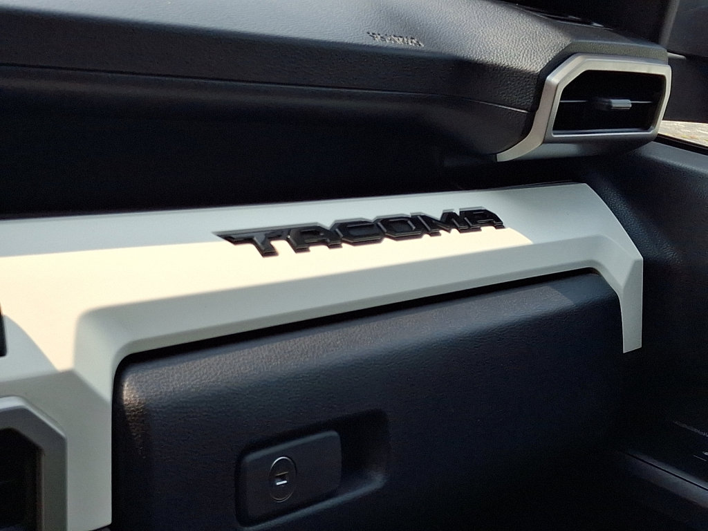 Used 2024 Toyota Tacoma TRD Off-Road AWD/4WD image 31