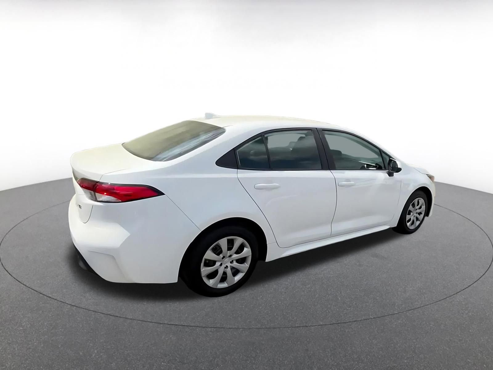 Used 2025 Toyota Corolla LE image 16