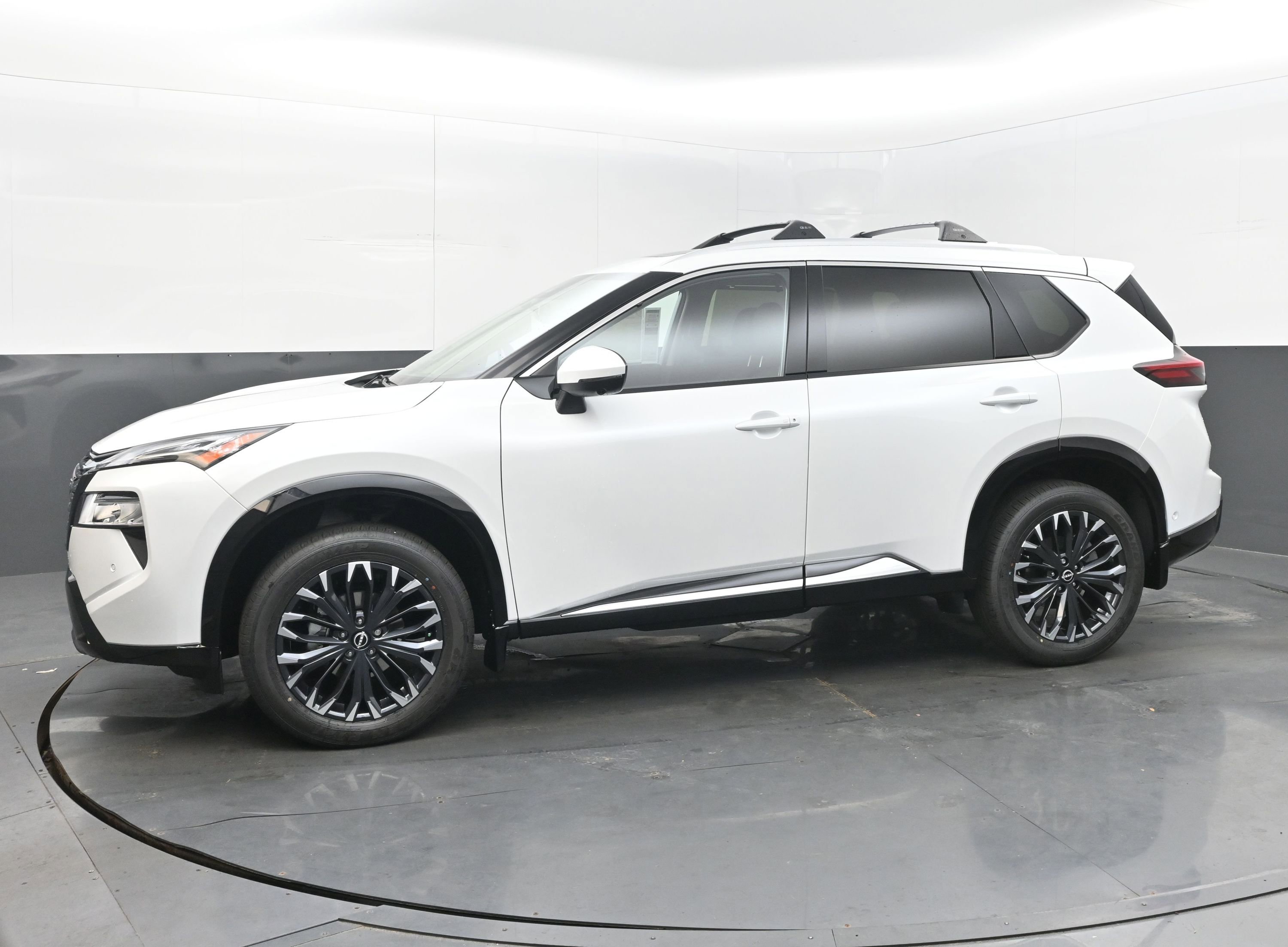 New 2025 Nissan Rogue Platinum w/ Platinum Premium Package image 4