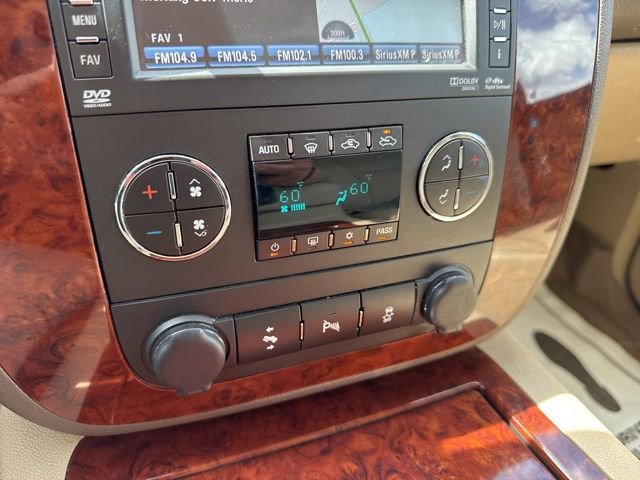 Used 2013 Chevrolet Avalanche LTZ image 24