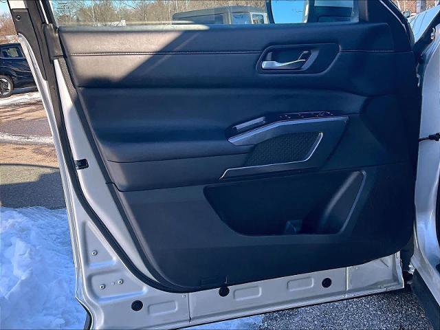 Certified 2024 Nissan Pathfinder SL image 9