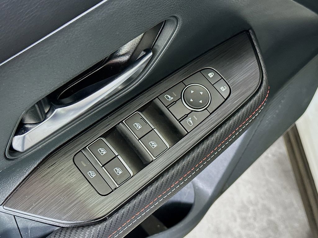 Used 2025 Nissan Kicks SR image 20