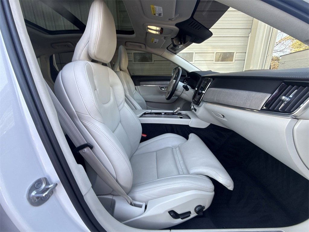 Used 2023 Volvo S90 B6 Ultimate image 27