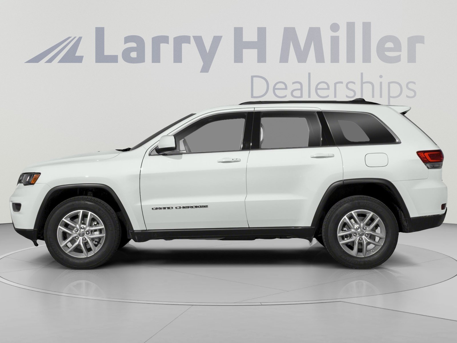 Used 2021 Jeep Grand Cherokee Laredo RWD image 3