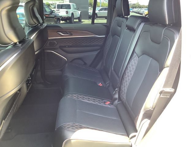 Used 2024 Jeep Grand Cherokee Summit AWD/4WD image 26