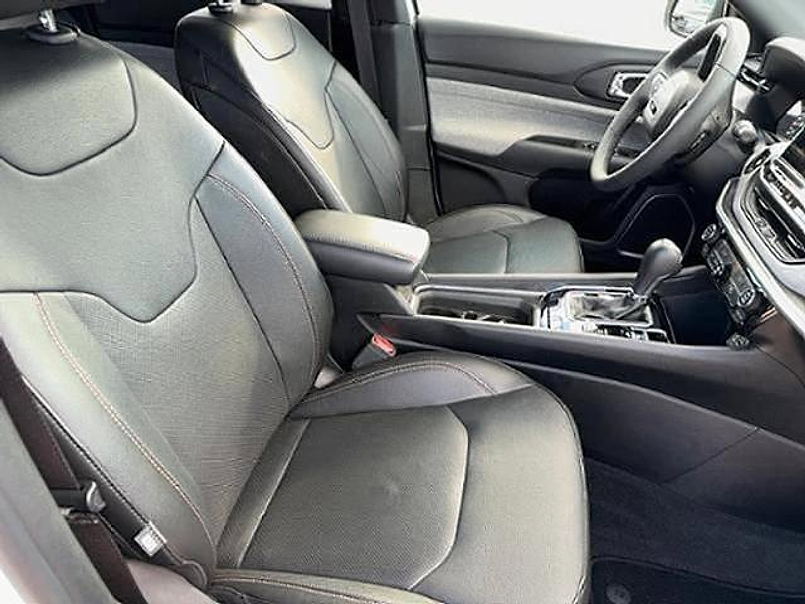 Used 2023 Jeep Compass Latitude image 14