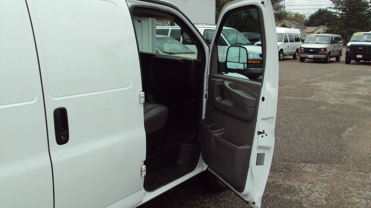 Used 2014 Chevrolet Express 1500 AWD image 17