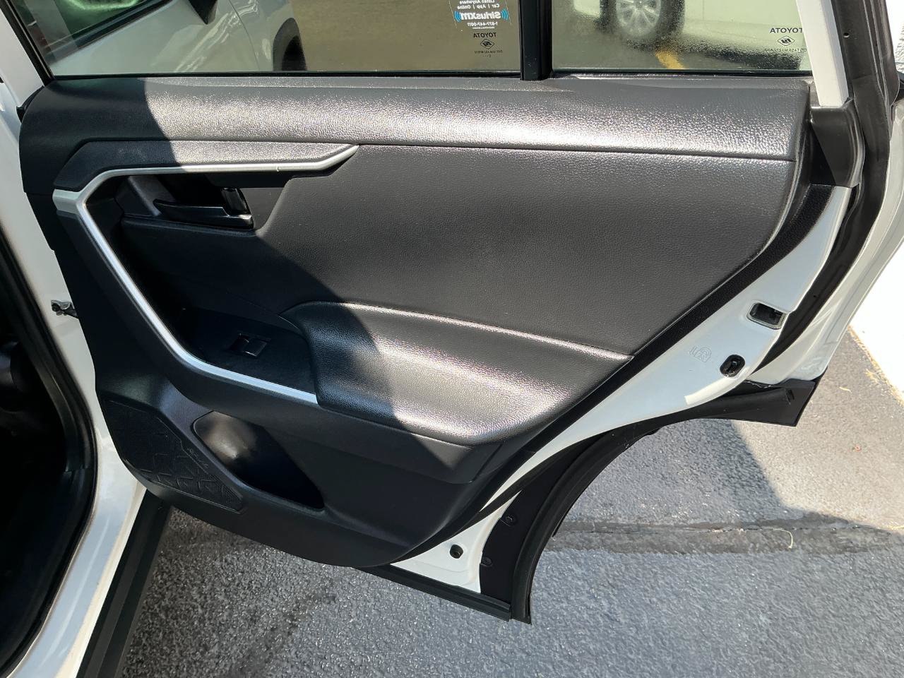 Used 2021 Toyota RAV4 LE AWD/4WD image 19