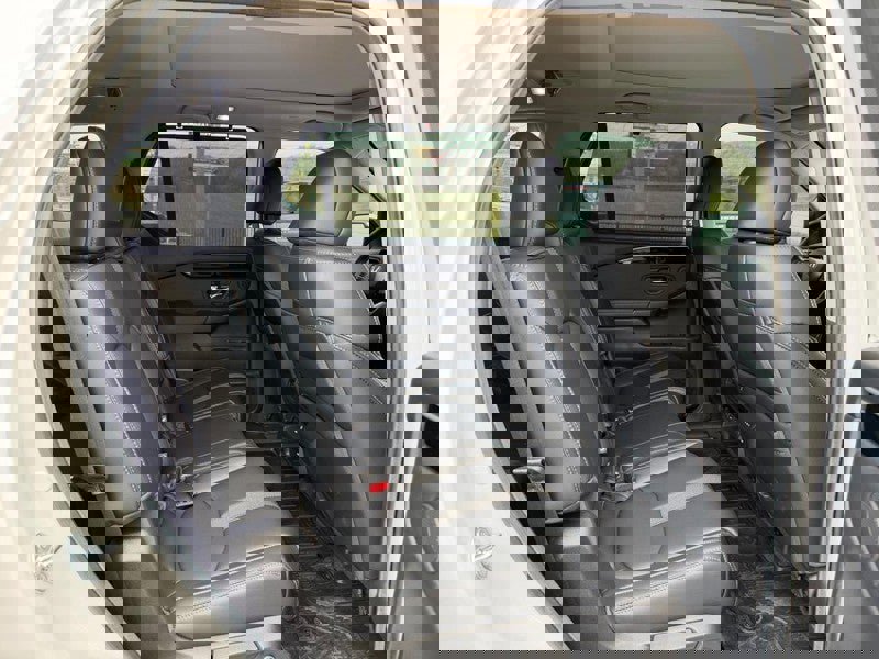 Used 2025 Honda Pilot Touring image 10