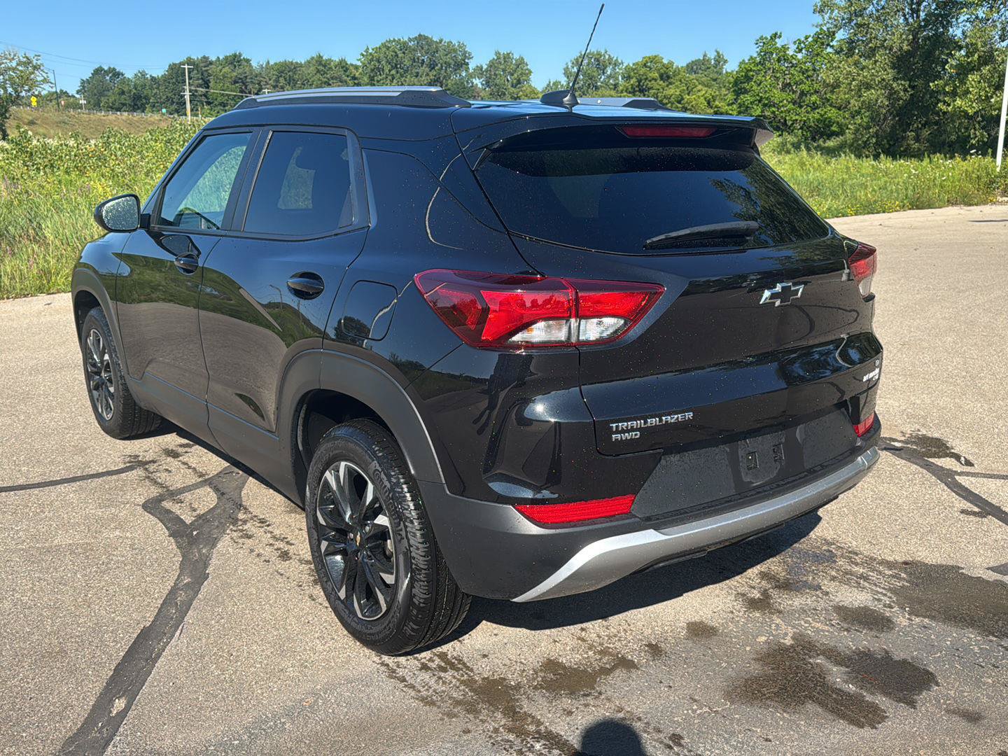 Used 2023 Chevrolet TrailBlazer LT w/ Convenience Package AWD/4WD image 3