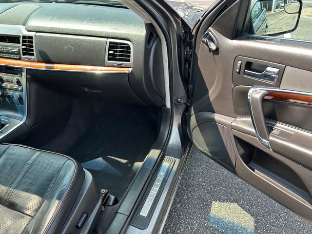 Used 2011 Lincoln MKZ 4dr Sdn FWD image 28