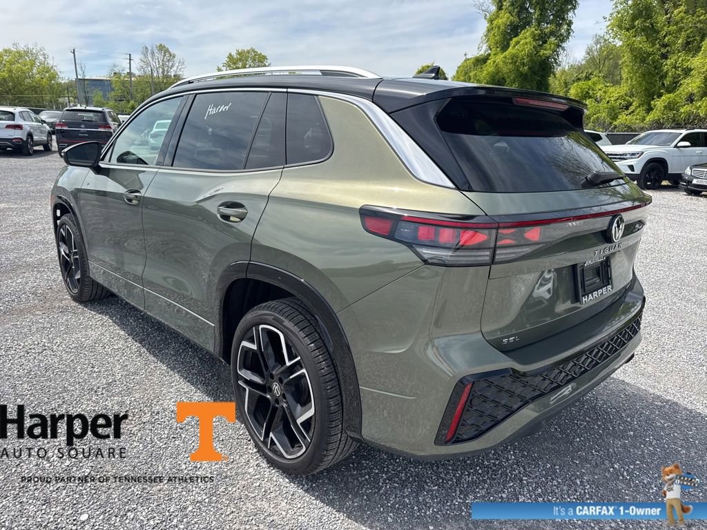 Used 2025 Volkswagen Tiguan SEL R-Line image 3