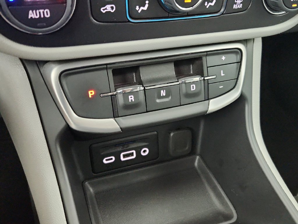 Used 2024 GMC Terrain SLT FWD image 30