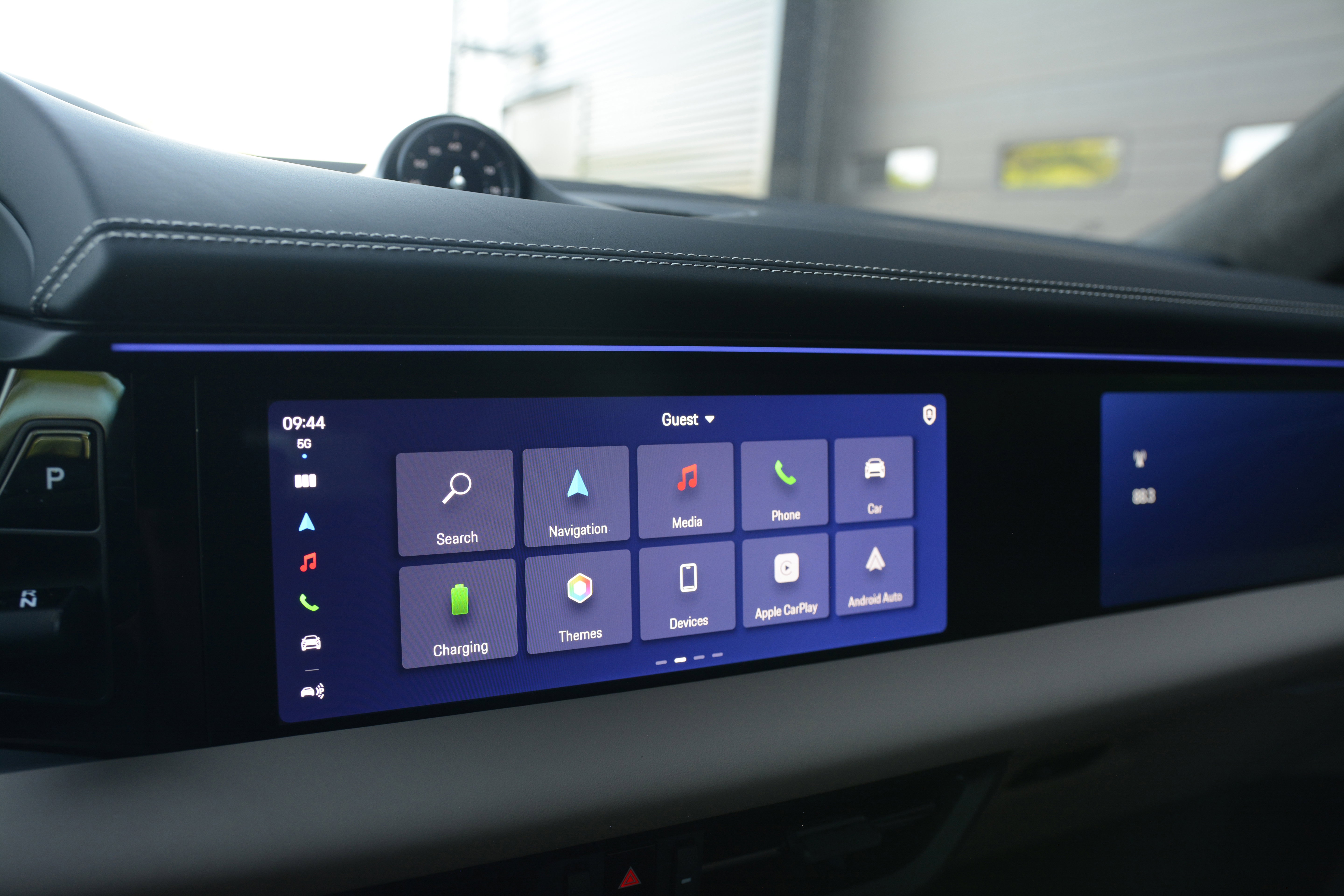 Certified 2025 Porsche Macan Turbo Electric AWD/4WD image 19