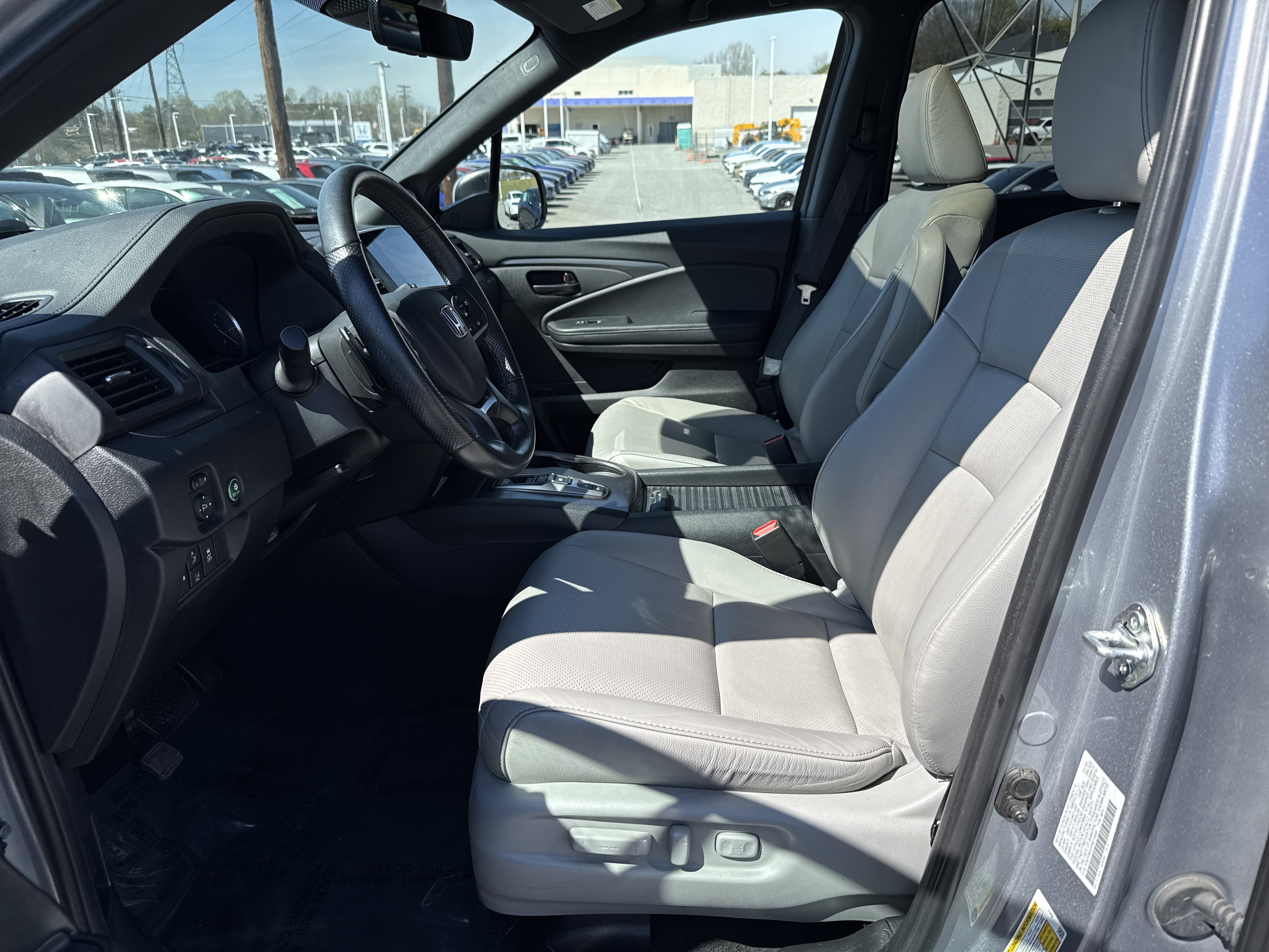Used 2023 Honda Passport EX-L image 16