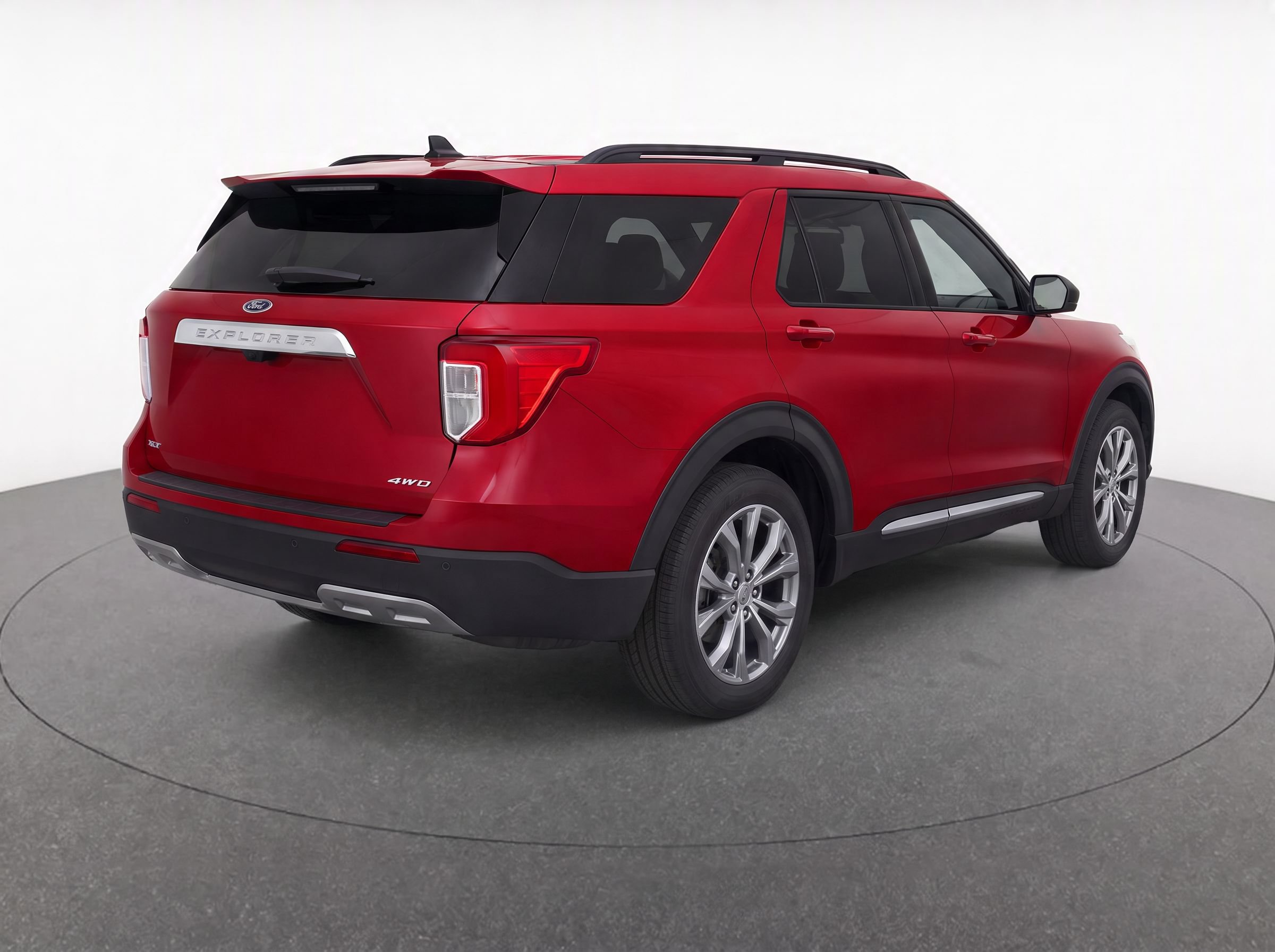 Used 2021 Ford Explorer XLT w/ Equipment Group 202A AWD/4WD image 5