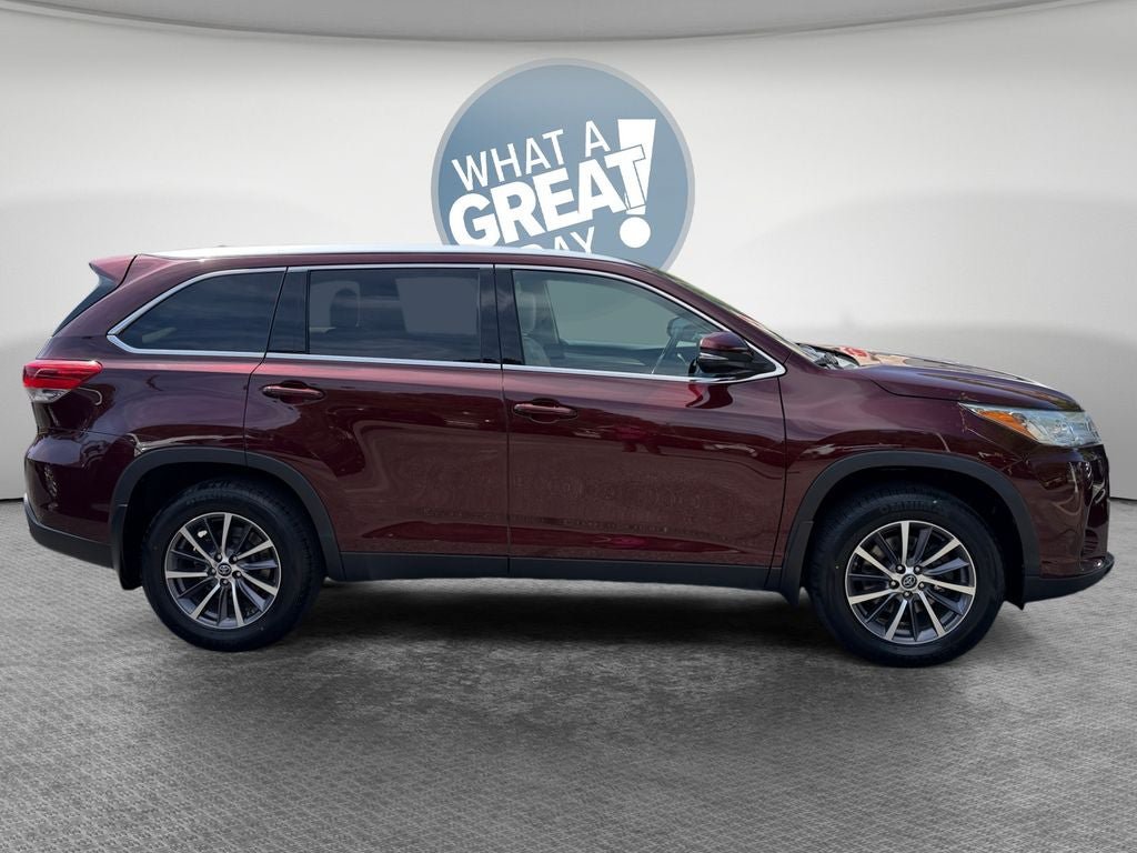 Certified 2019 Toyota Highlander XLE AWD/4WD image 2