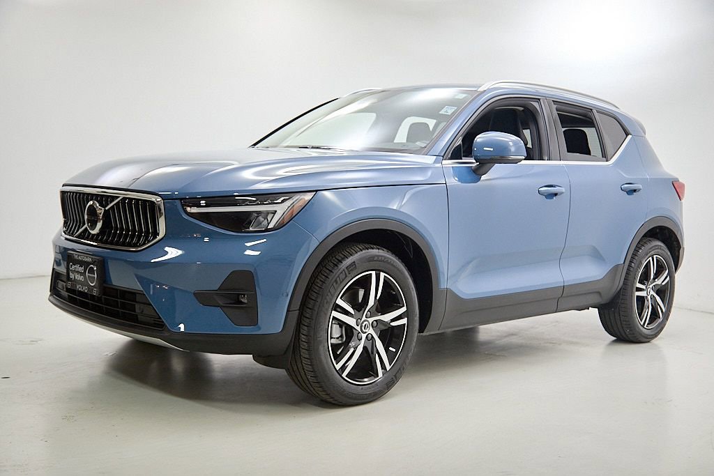 Certified 2023 Volvo XC40 B5 Plus image 6