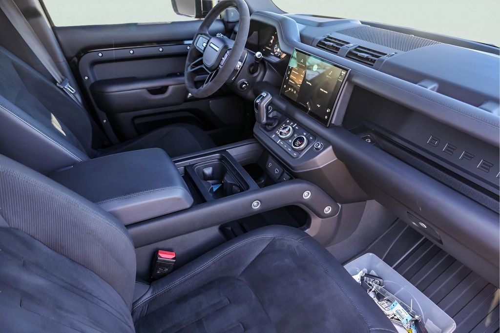 Used 2023 Land Rover Defender 110 V8 image 32