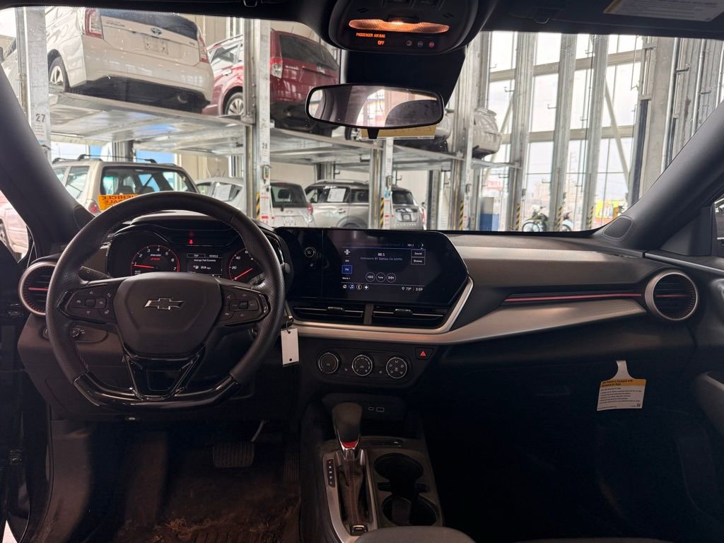 Used 2024 Chevrolet Trax RS w/ Sunroof Package image 11