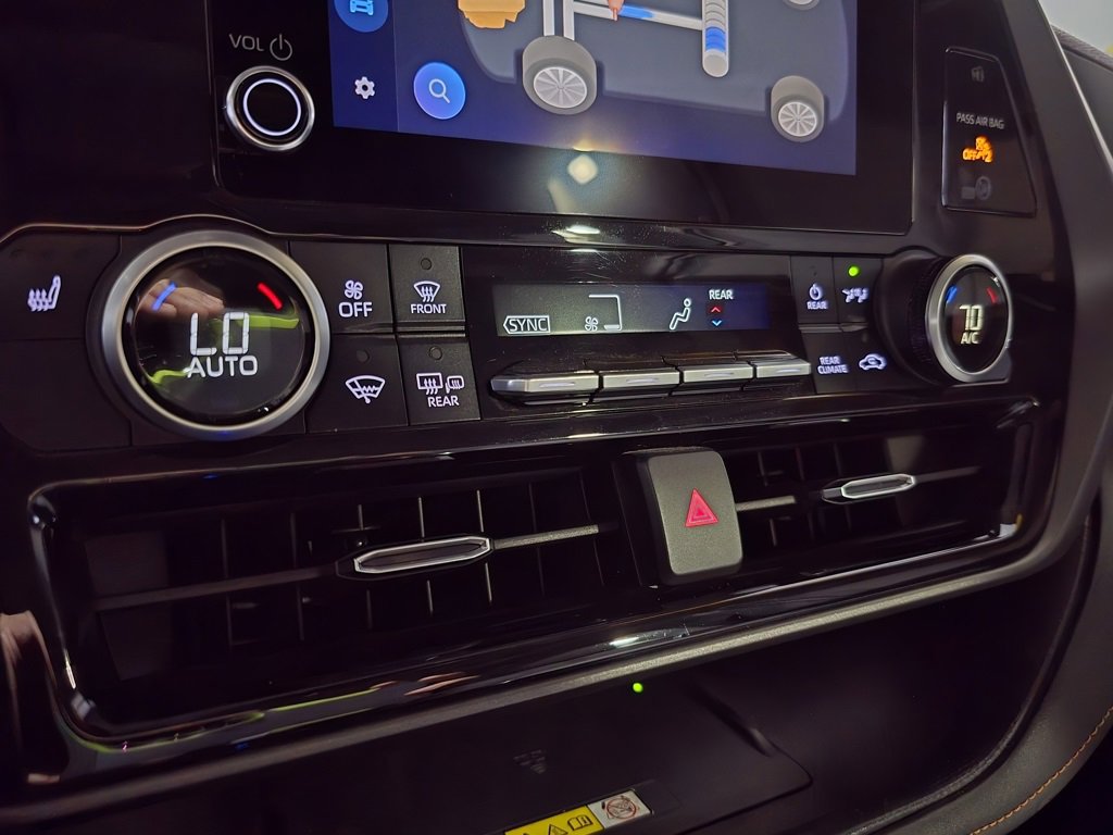 Used 2023 Toyota Highlander Bronze Edition image 22