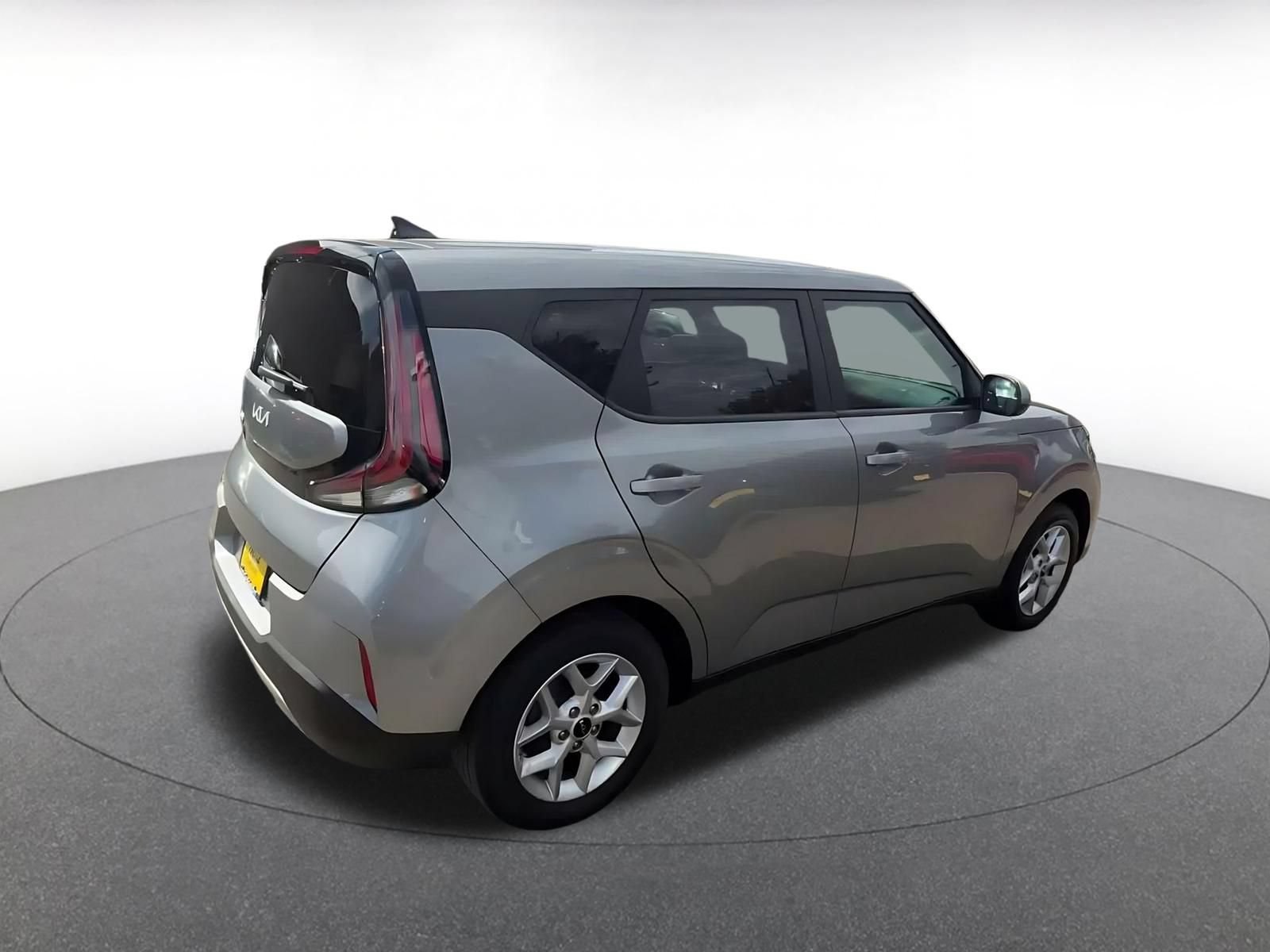 Used 2025 Kia Soul LX w/ LX Technology Package FWD image 10