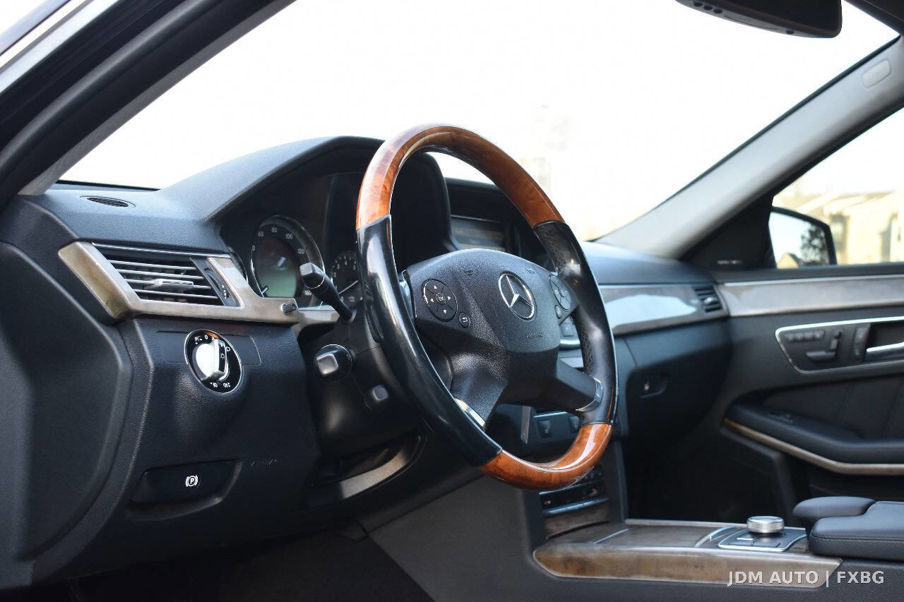 Used 2010 Mercedes-Benz E 350 Sedan image 19