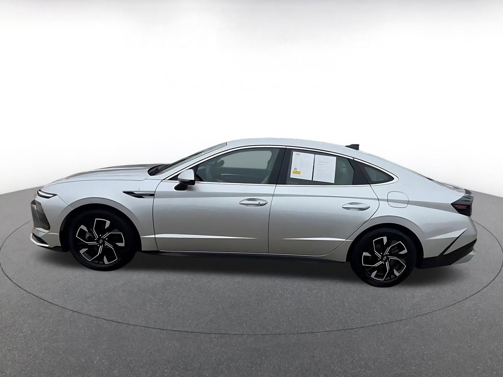 Used 2025 Hyundai Sonata SEL FWD image 11
