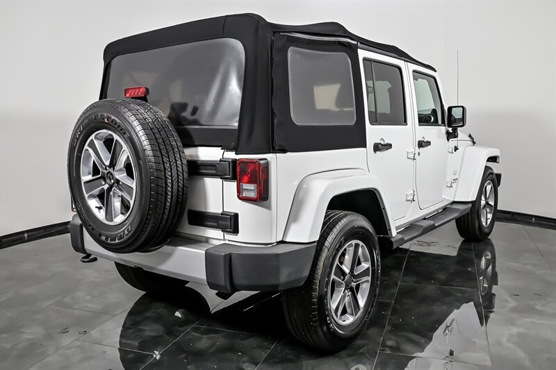 Used 2012 Jeep Wrangler Unlimited Sahara w/ Connectivity Group AWD/4WD image 9