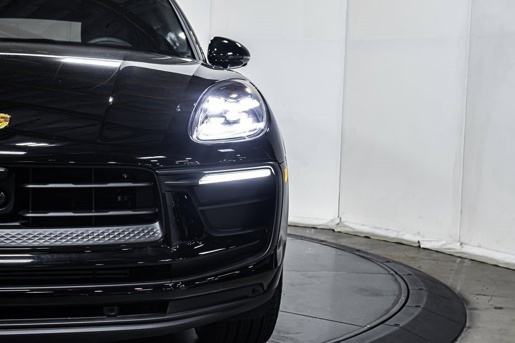 Certified 2025 Porsche Macan image 21