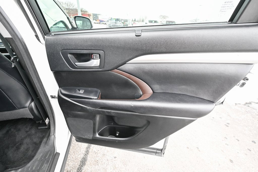 Used 2017 Toyota Highlander XLE image 29