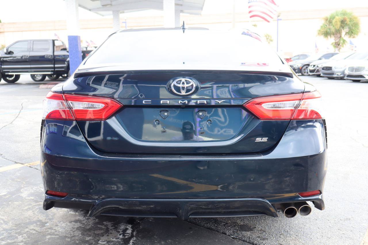 Used 2020 Toyota Camry SE FWD image 5
